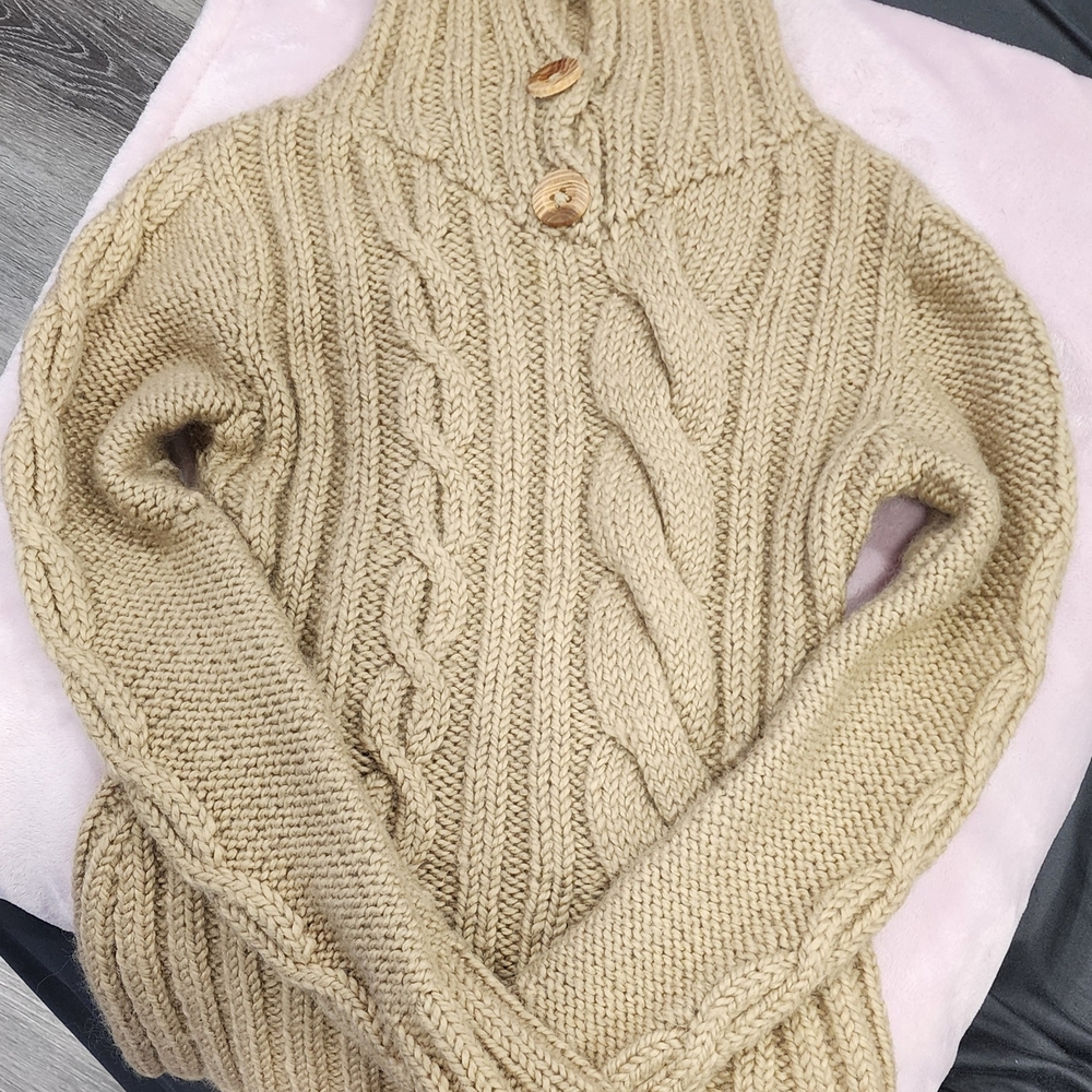 Elegant Cable Knit Turtleneck Sweater - Beige